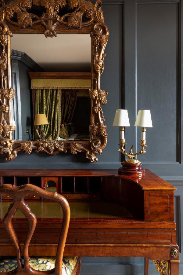 Batty Langley'S Hotel London Bagian luar foto A pair of 19th-century French bronze candelabra
