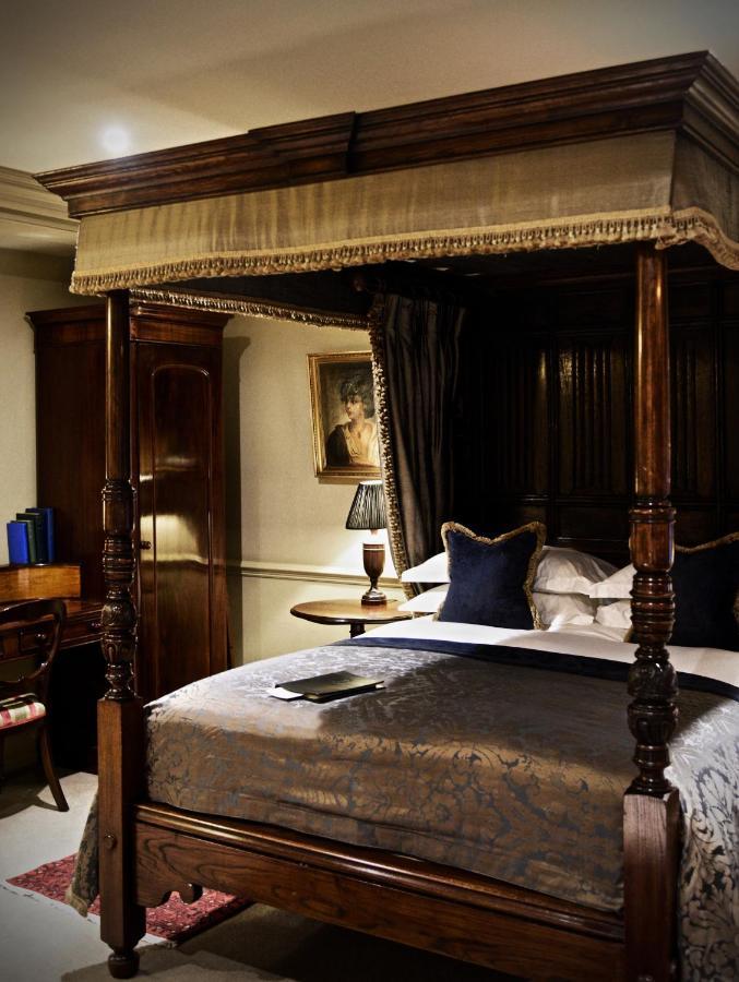 Batty Langley'S Hotel London Bagian luar foto A bedroom at the hotel