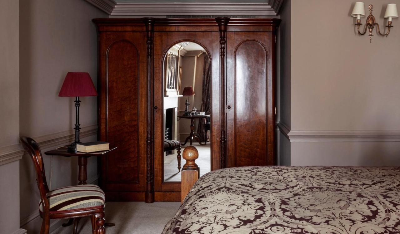 Batty Langley'S Hotel London Bagian luar foto A bedroom at the hotel