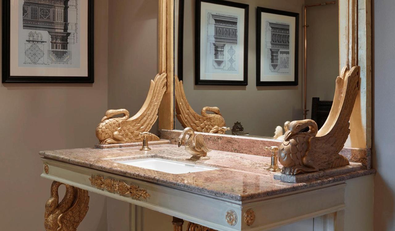 Batty Langley'S Hotel London Bagian luar foto A gold leafed mirror