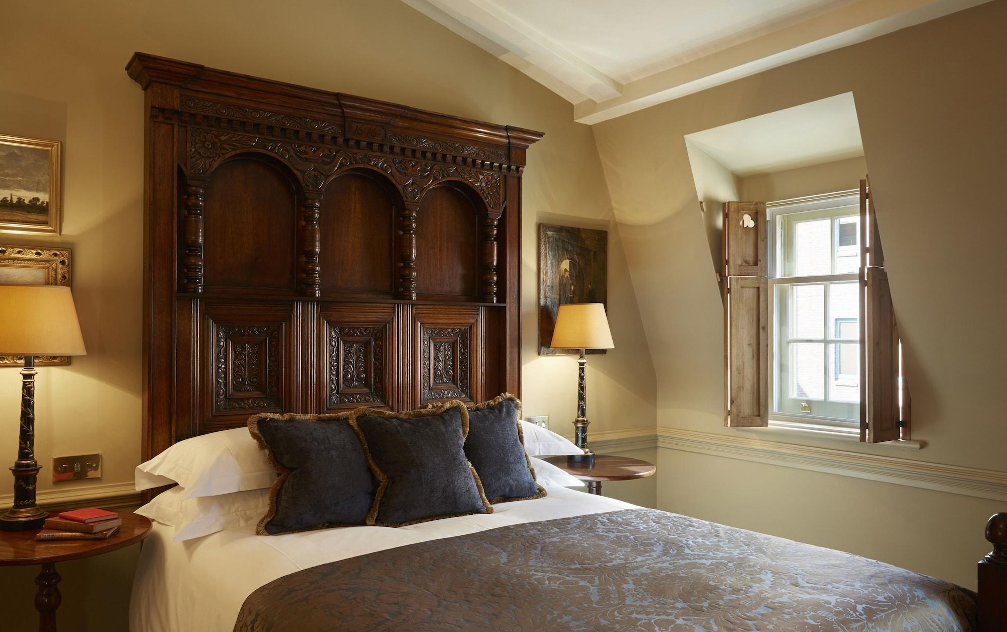 Batty Langley'S Hotel London Bagian luar foto A bedroom at the hotel
