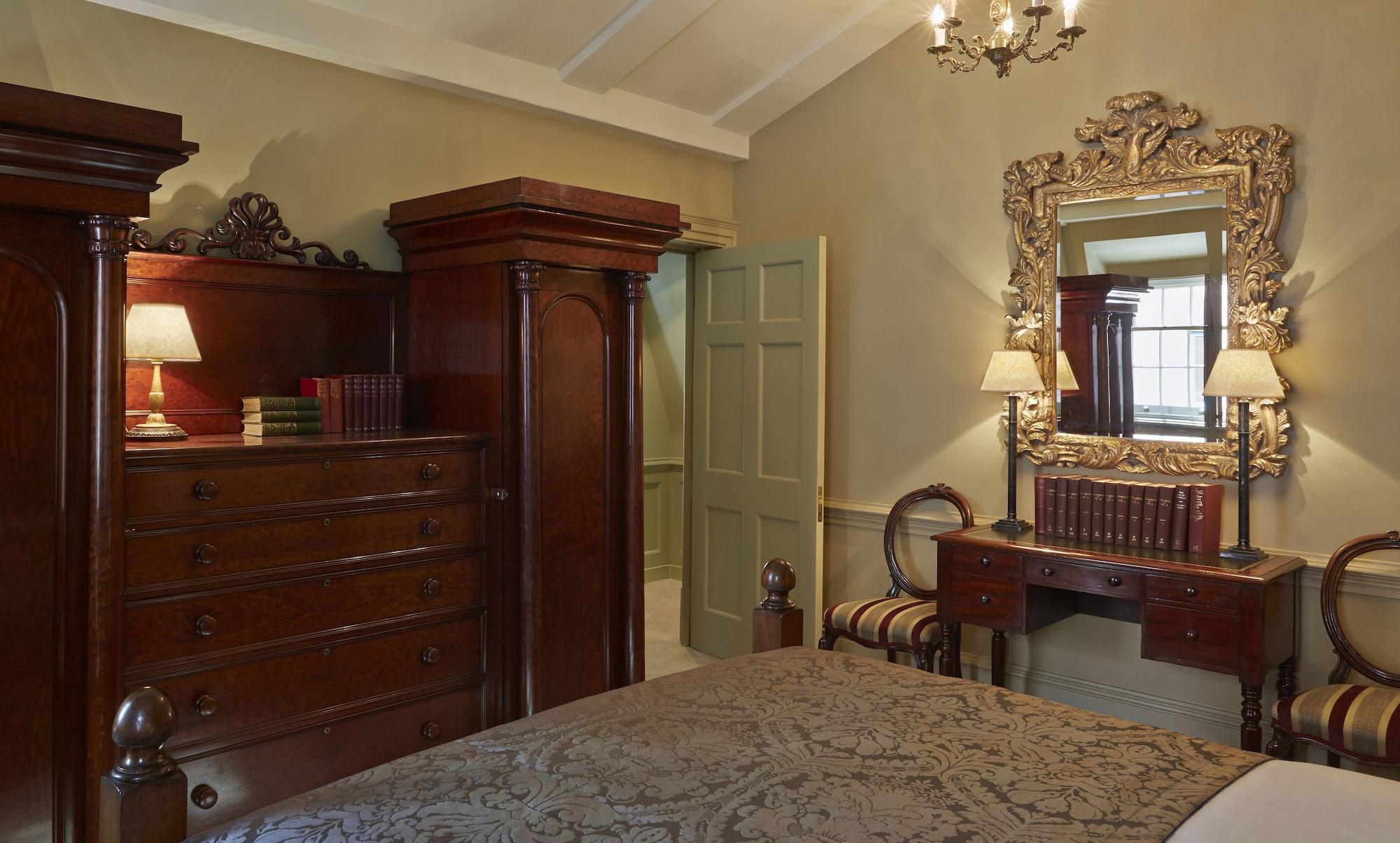 Batty Langley'S Hotel London Bagian luar foto The bedroom of the main house