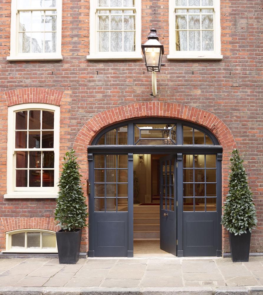 Batty Langley'S Hotel London Bagian luar foto Entrance to the hotel