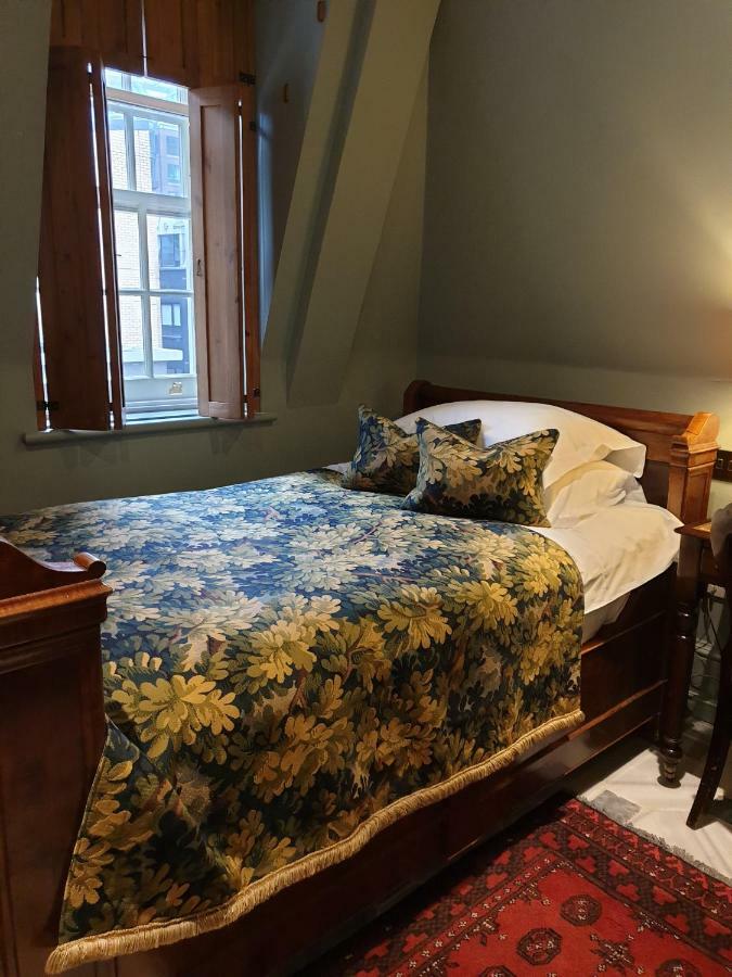 Batty Langley'S Hotel London Bagian luar foto A guest room at the Inn